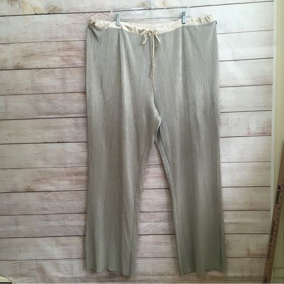 MASSEY’S LOUNGE SET IN GOLD - Picture 4 of 12